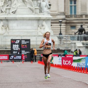 susanna sullivan nears the finish line at the 2023 london marathon